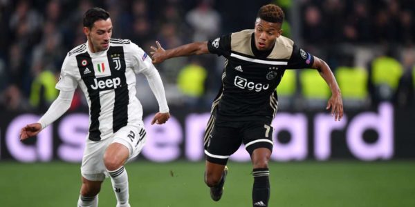 Ajax : Neres se dirige vers l’Angleterre