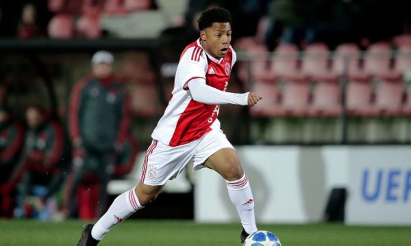 Man Utd boucle le transfert de Dillon Hoogewerf