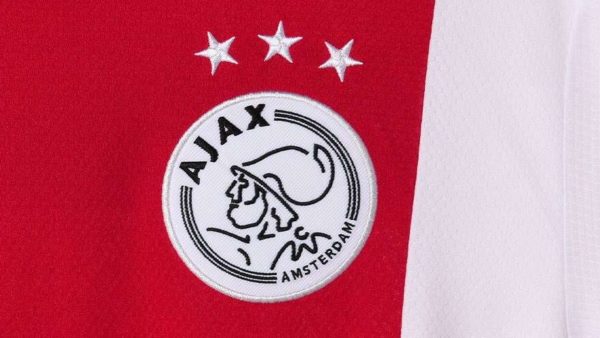 Ajax : le maillot domicile 2019/2020 dévoilé