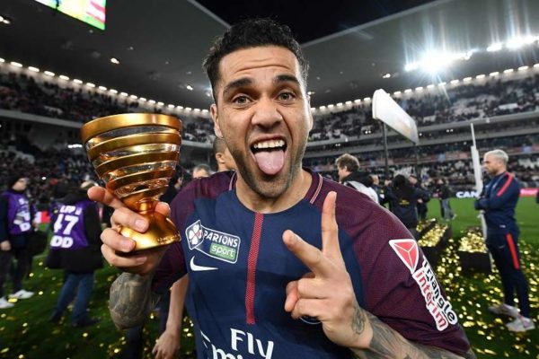 Officiel : Daniel Alves annonce son départ du PSG !