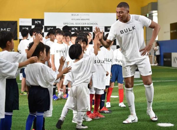 Le road-trip de Kylian Mbappé au Japon