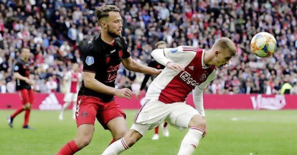 Ajax : Daley Sinkgraven file en Bundesliga