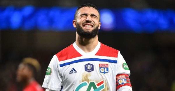 OL : Sylvinho confirme le prochain départ de Nabil Fékir