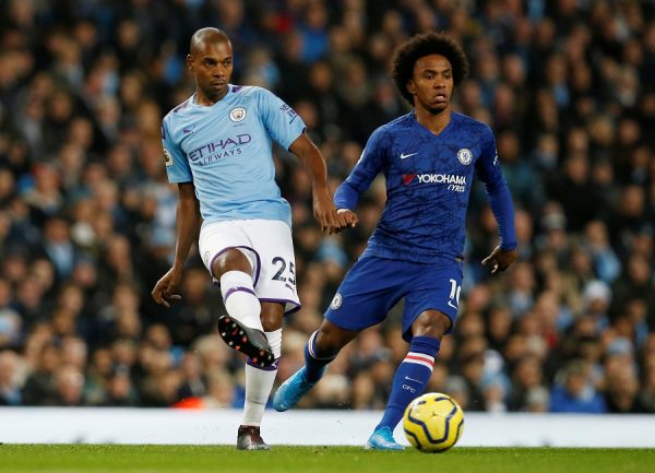 Manchester City : Fernandinho envisage encore de prolonger