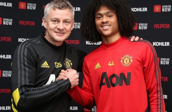 Officiel : Tahith Chong prolonge à Manchester United