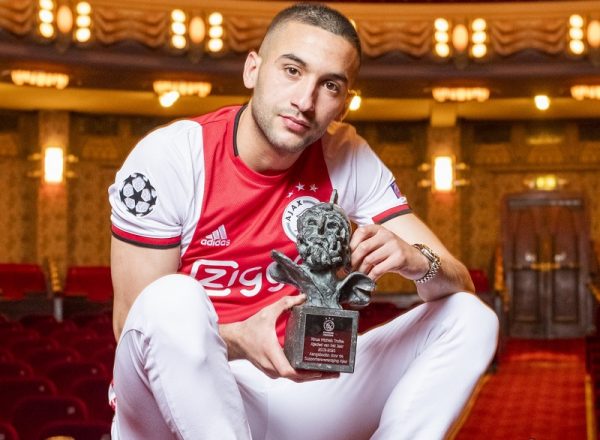 Ajax : Hakim Ziyech part avec les honneurs