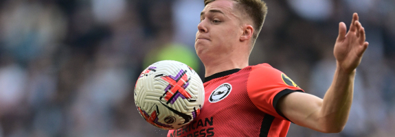 Un jeune star de Brighton signe un nouveau contrat