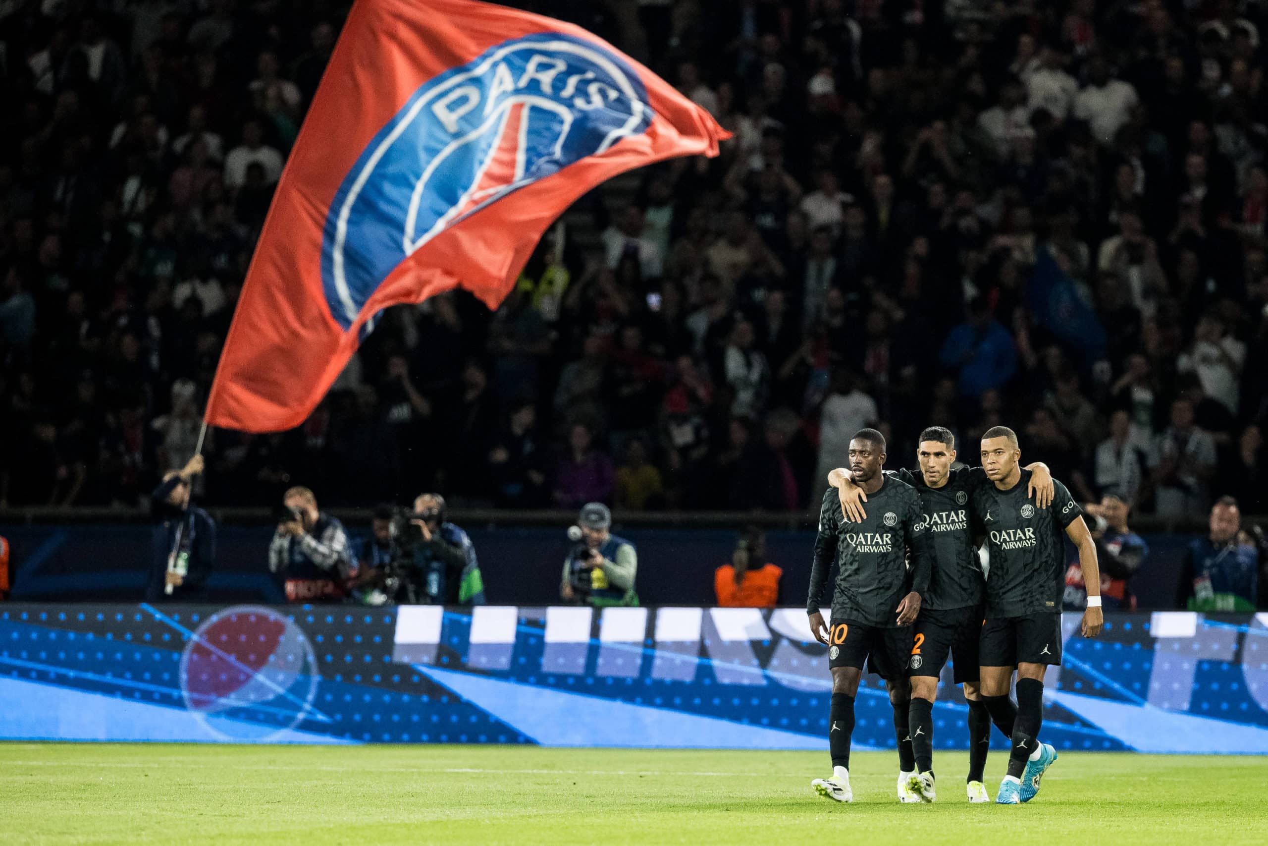 En Ligue des champions, le PSG rencontrera la Real Sociedad en huitièmes de  finale ; l'OM se mesurera au Chakhtar et le Stade rennais à l'AC Milan en  Ligue Europa