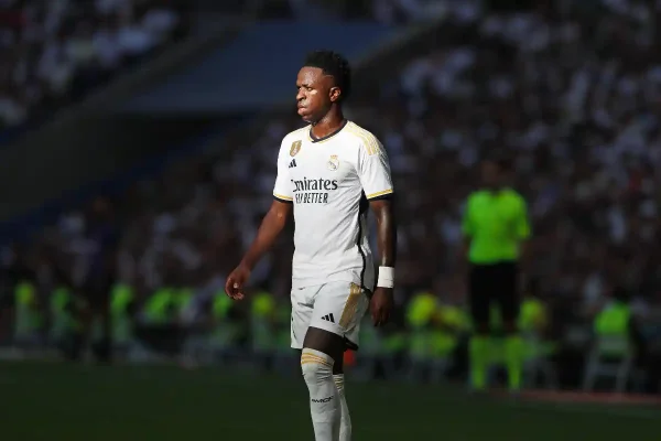 Vinicius applaudit la condamnation des auteurs d’insultes racistes