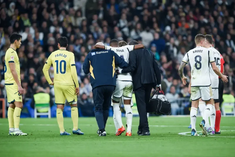 David Alaba, victime d'une rupture des ligaments croisés, voit sa saison se terminer. 