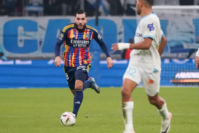 Rayan Cherki placé sur le marché des transferts par l'OL