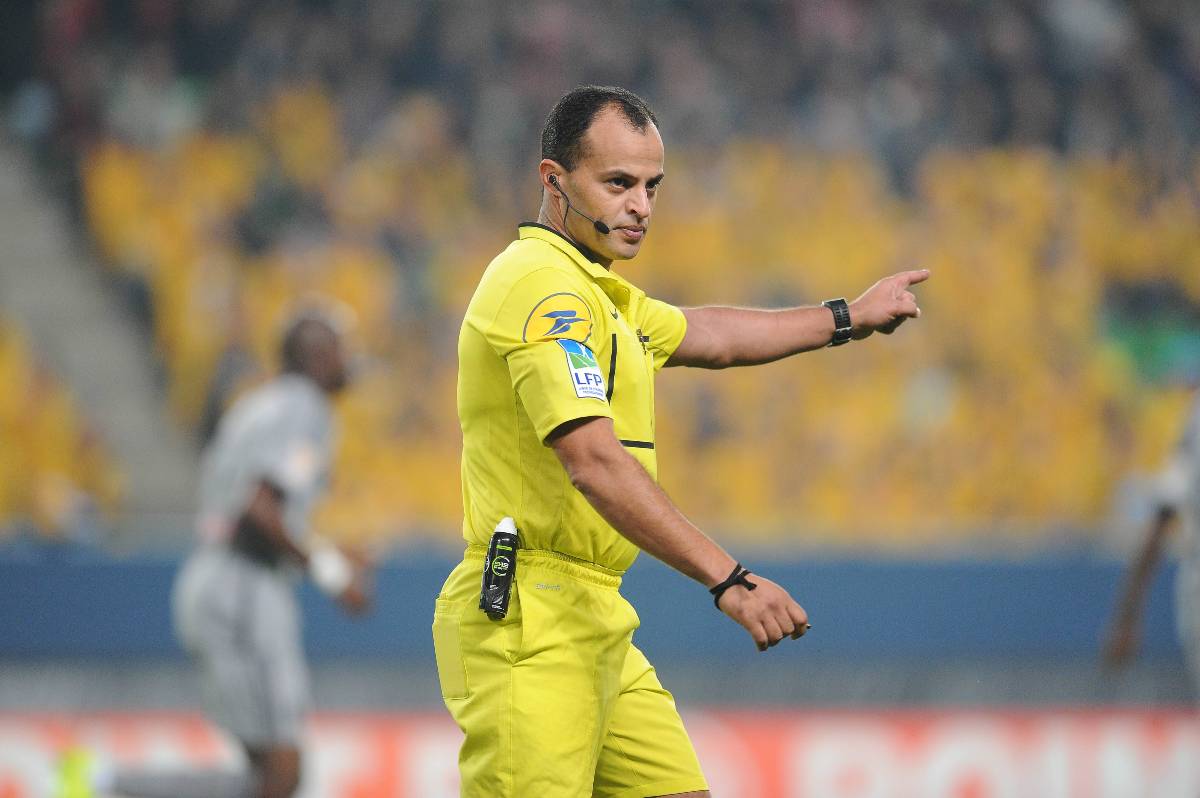 Brèves Actus Foot: PSG: Un ancien arbitre professionnel furieux contre... thumbnail