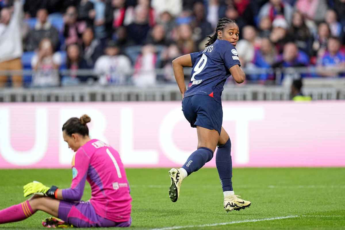 Les Parisiennes s'inspirent des garçons pour renverser l'Olympique Lyonnais thumbnail