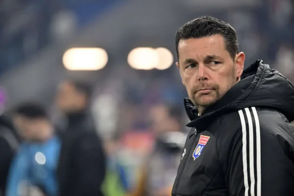 Lyon : Pierre Sage perd son statut en Ligue 1 ?