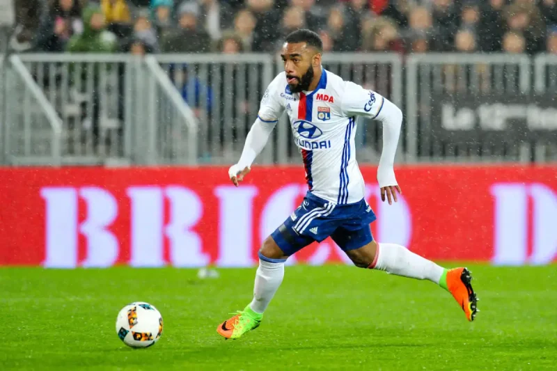 OL: Alexandre Lacazette serait sur le départ