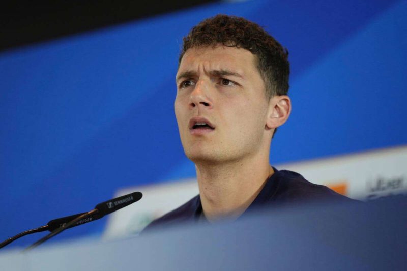 Benjamin Pavard et Olivier Giroud lors de la conférence de presse pour l'EURO 2024