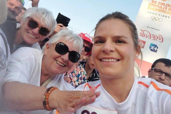 Eugenie le Sommer porte la flamme olympique avec ambition de jouer les JO !