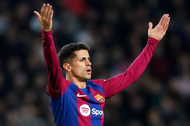 Pep Guardiola offre Joao Cancelo au Barça