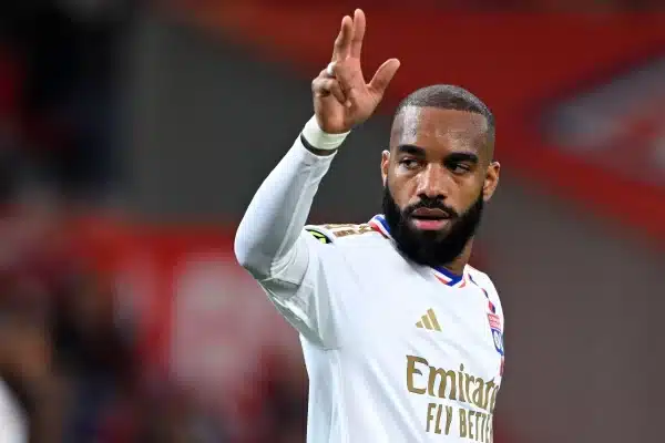 OL: Alexandre Lacazette va rester