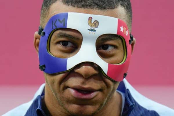 Euro 2024 : captain Mbappé parti pour jouer contre les Pay-Bas masqué