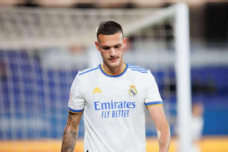 Naples cible un jeune défenseur du Real Madrid