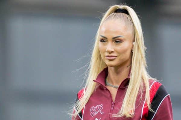 Vidéo : la star Alisha Lehmann arrive à la Juventus, les supporters en nombre