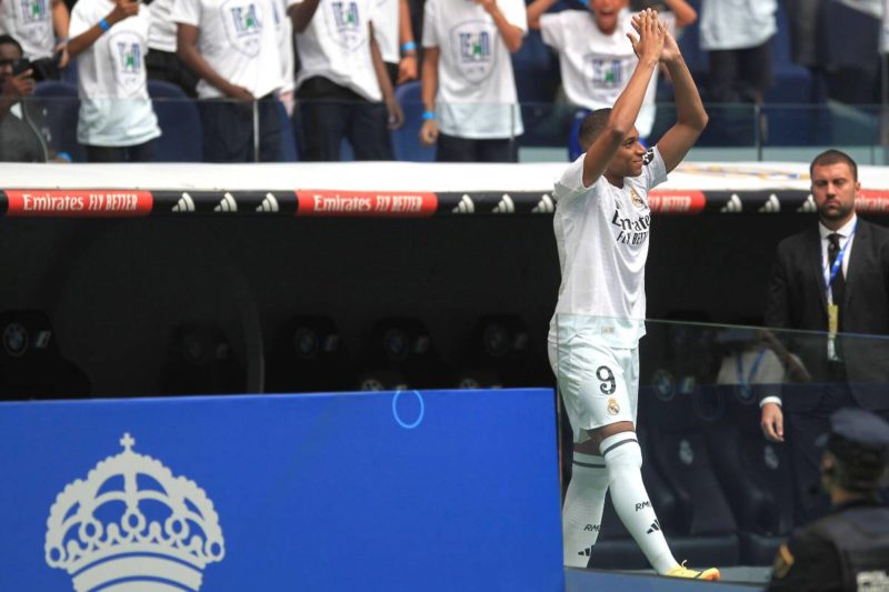 Dans l'intimité de Mbappé avant sa sortie des vestiaires lors de sa présentation à Madrid