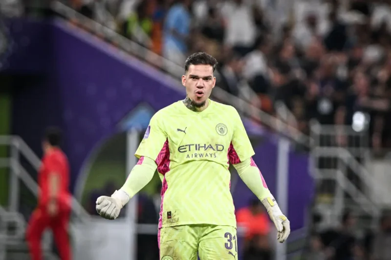 Man City: Un deuxième club saoudien drague Ederson