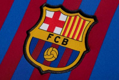 Vid O Le Fc Barcelone Officialise Le Nouveau Maillot Domicile Pour La