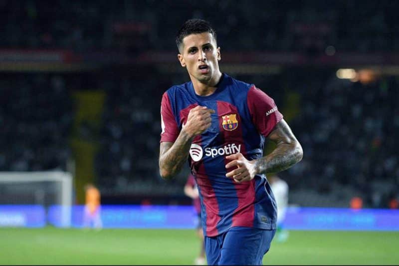 Machine arrière du FC Barcelone concernant Cancelo