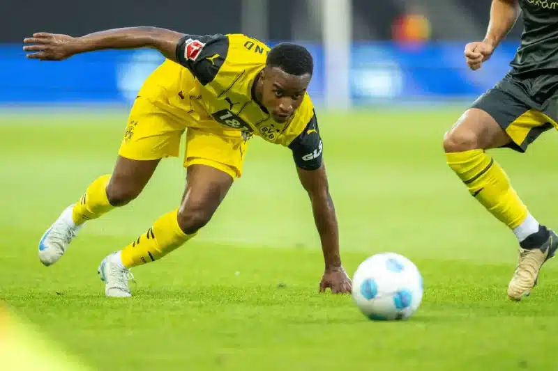 Dortmund fixe le montant du transfert de Youssoufa Moukoko