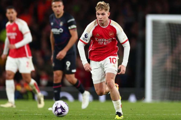 Emile Smith Rowe rejoint Fulham pour 35M€ : Gros débat sur les réseaux