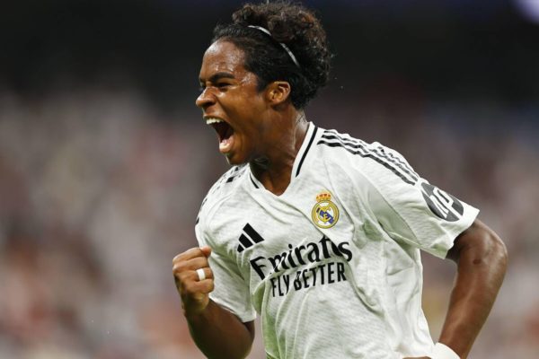 Real Madrid : deux gros clubs suivraient Endrick