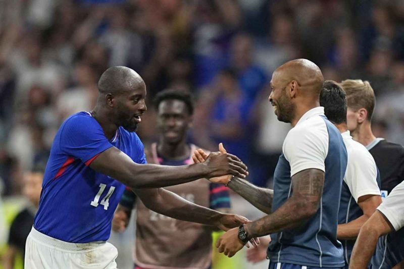 Mateta attend une faveur spéciale à Thierry Henry