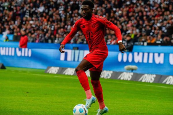 Manchester United devance le Real Madrid pour Alphonso Davies?