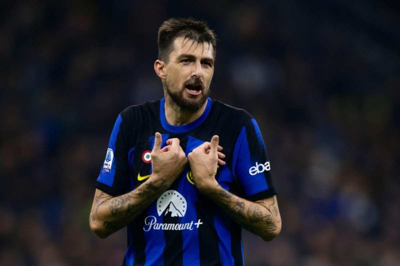 Francesco Acerbi poursuit son aventure en Lombardie.