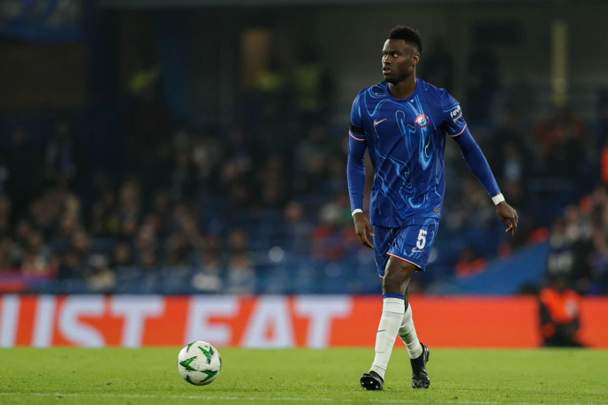 https://www.les-transferts.com/wp-content/uploads/2024/11/Benoit-Badiashile-dans-le-viseur-de-la-Juve.webp