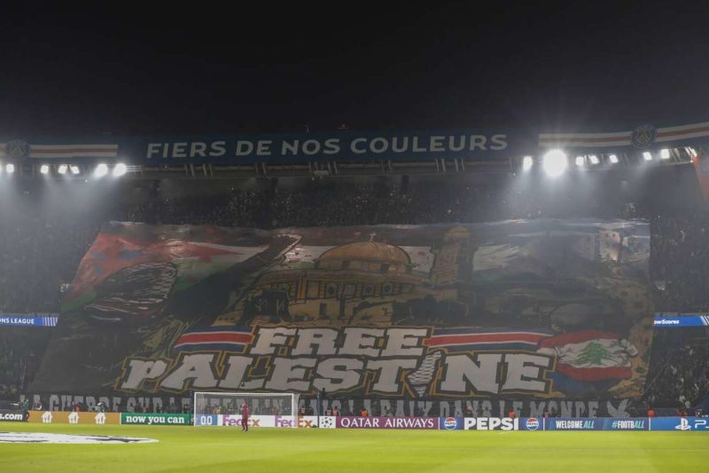 Daniel Riolo critique le tifo du PSG sur la Palestine