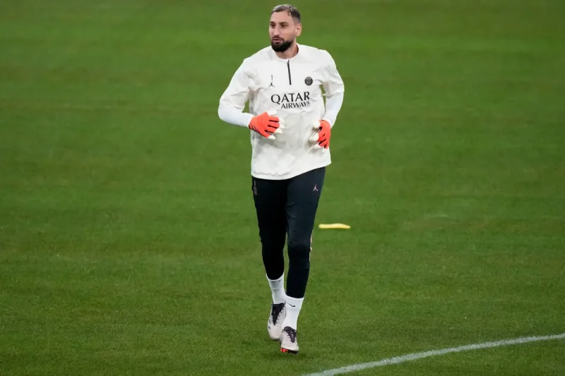 Gianluigi Donnarumma sur le banc contre le Bayern Munich