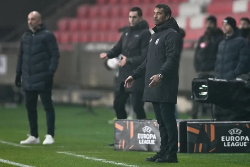 Giovanni van Bronckhorst n'est plus le coach du Besiktas