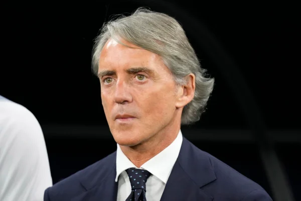 L’AS Rome et Roberto Mancini discutent