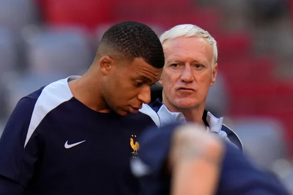 EdF: Deschamps et Mbappé vont parler à propos du brassard