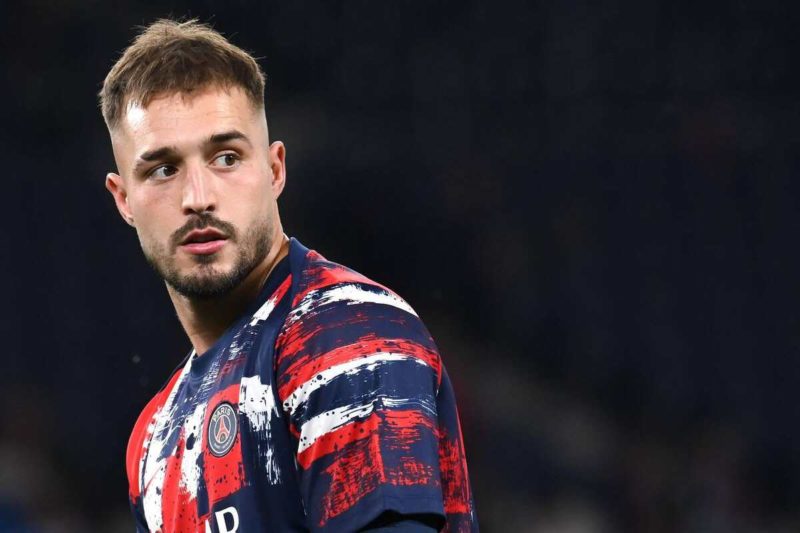 Un départ d'Arnau Tenas du PSG en direction de l'Espagne