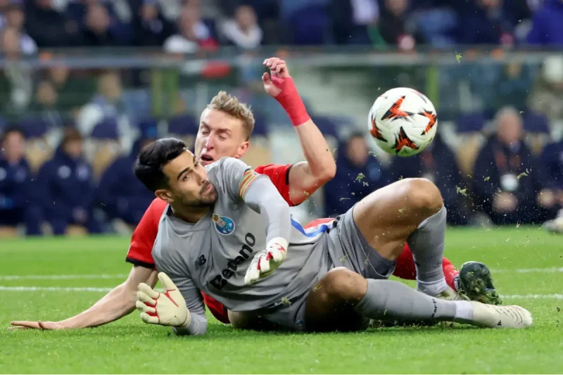 Diogo Costa plait au Barça