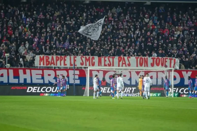 Les supporters de Caen furieux contre Mbappé