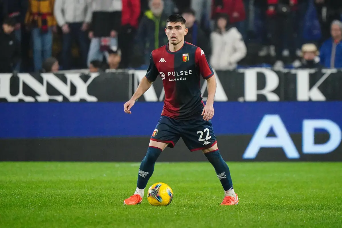 Deux écuries anglaises à la lutte pour un défenseur du Genoa