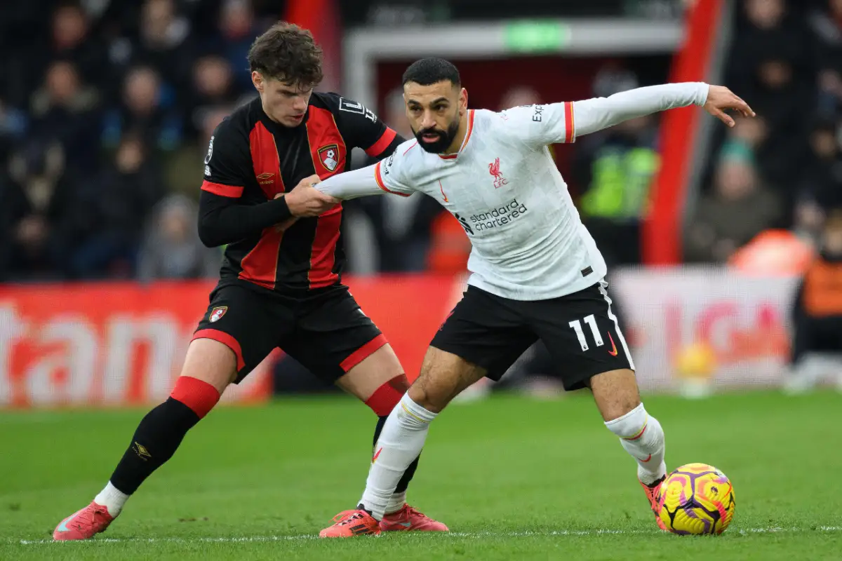 Liverpool s'accroche à ce latéral qui choque la Premier League